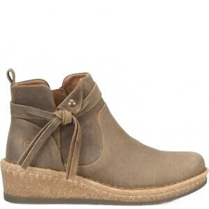 NEW BORN women's vaughn boot in taupe